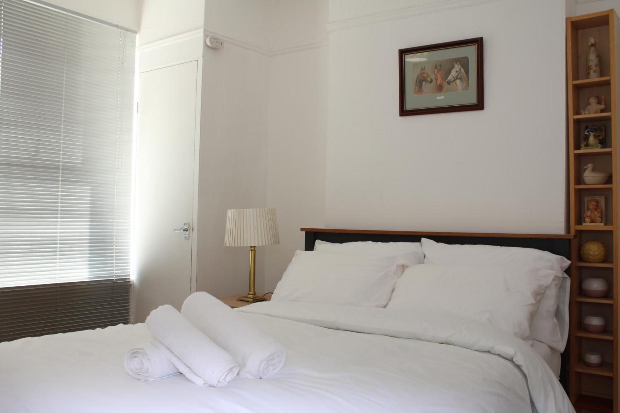 F2S Serviced Apartments 2Bedroom Terrace House With Free Wifi Netflix Suitable For Contractors Walking Distance To Train Station Дарби Екстериор снимка