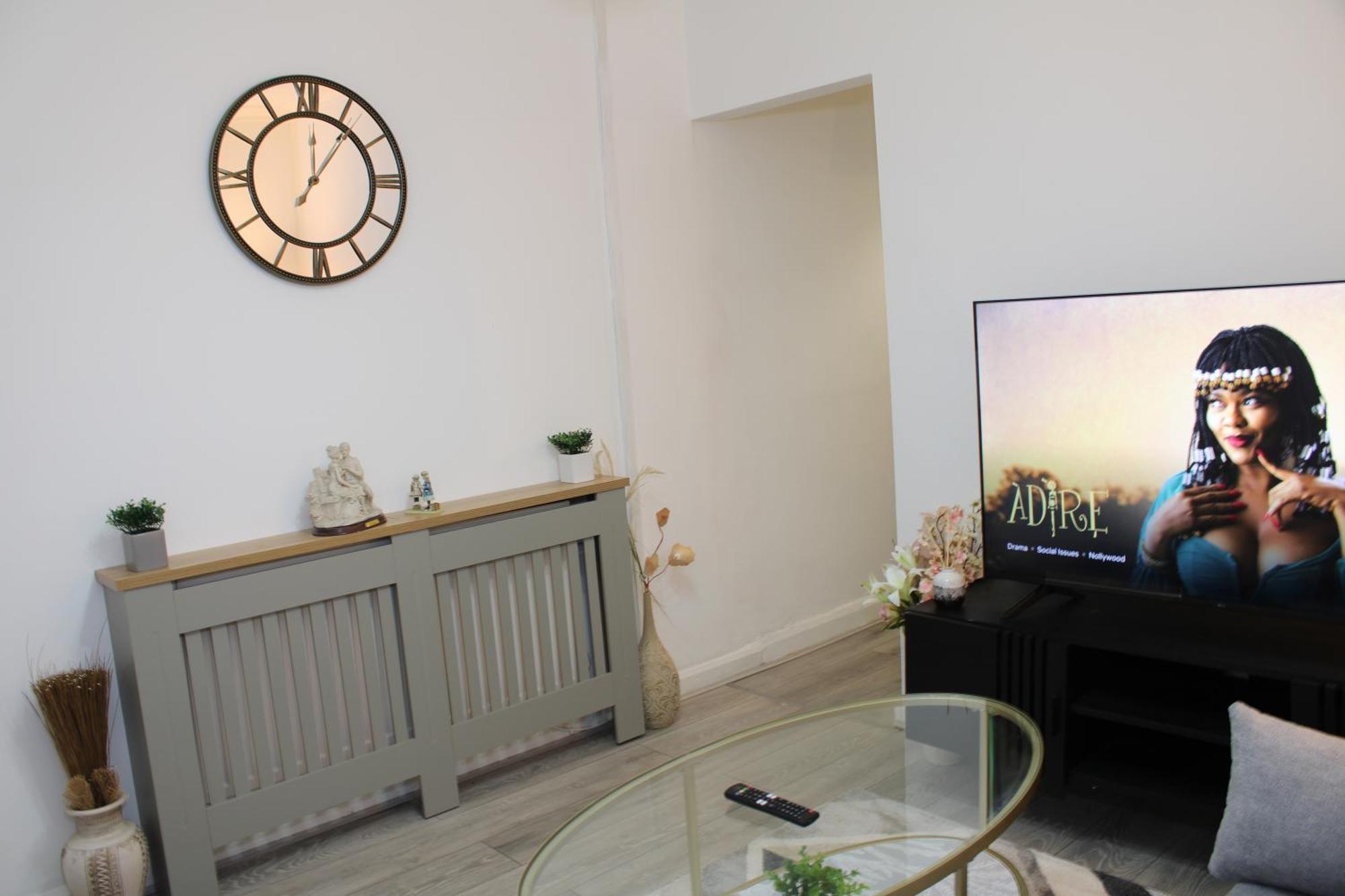 F2S Serviced Apartments 2Bedroom Terrace House With Free Wifi Netflix Suitable For Contractors Walking Distance To Train Station Дарби Екстериор снимка