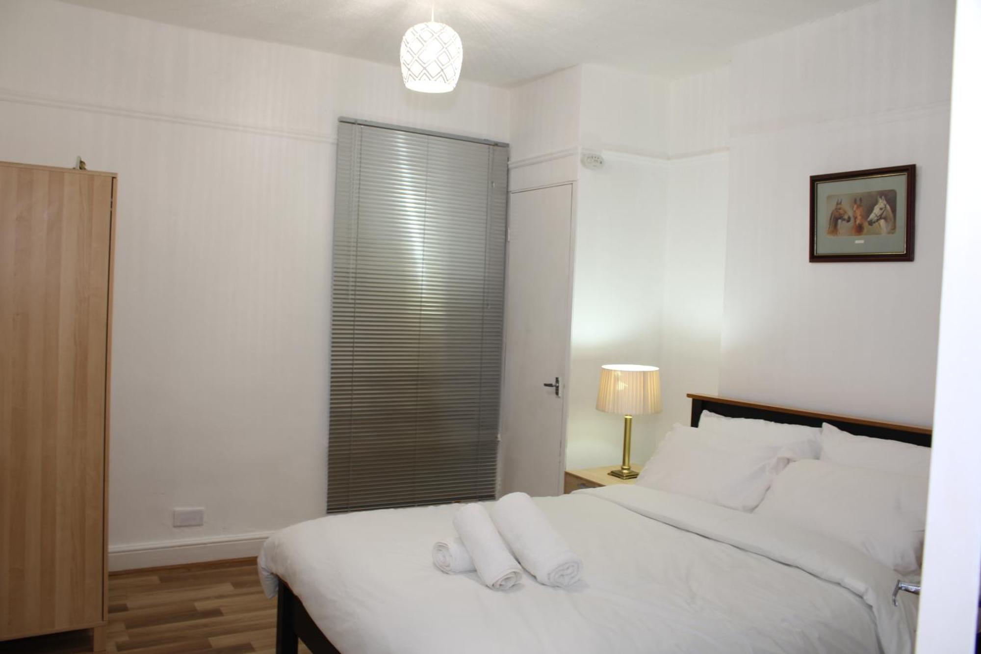 F2S Serviced Apartments 2Bedroom Terrace House With Free Wifi Netflix Suitable For Contractors Walking Distance To Train Station Дарби Екстериор снимка