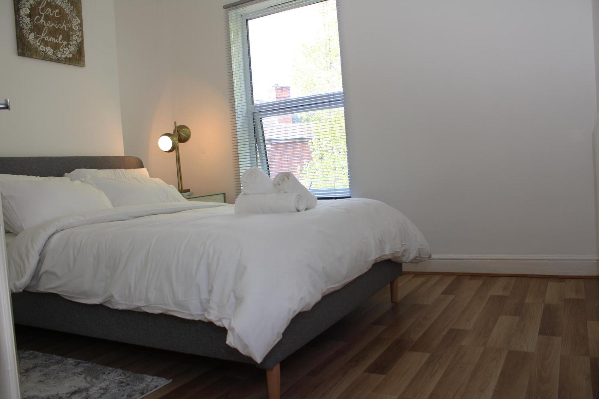 F2S Serviced Apartments 2Bedroom Terrace House With Free Wifi Netflix Suitable For Contractors Walking Distance To Train Station Дарби Екстериор снимка