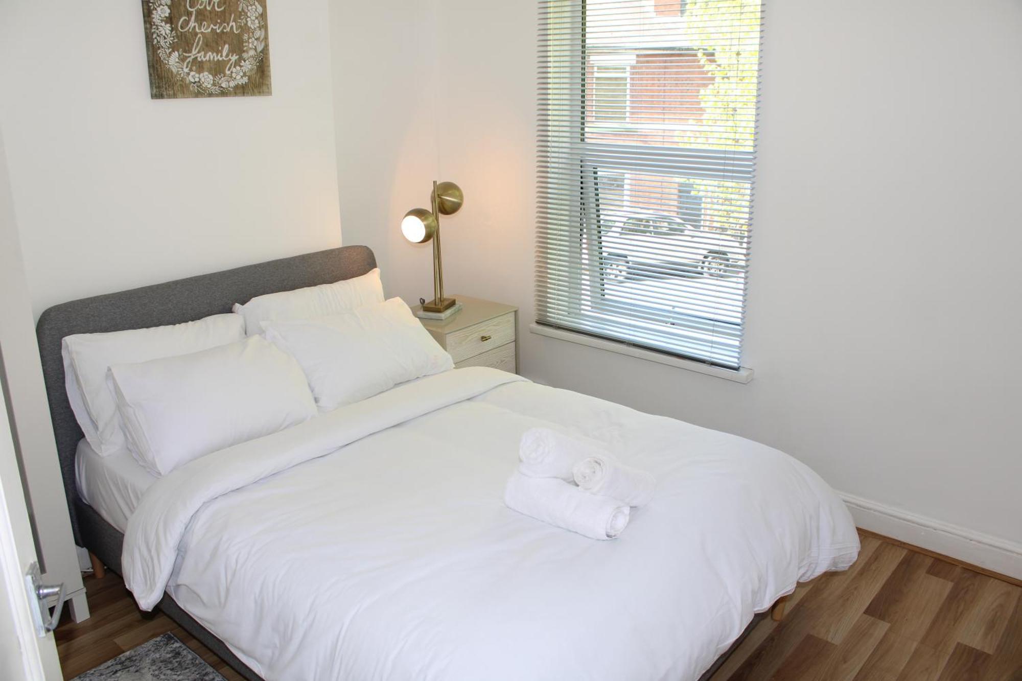 F2S Serviced Apartments 2Bedroom Terrace House With Free Wifi Netflix Suitable For Contractors Walking Distance To Train Station Дарби Екстериор снимка