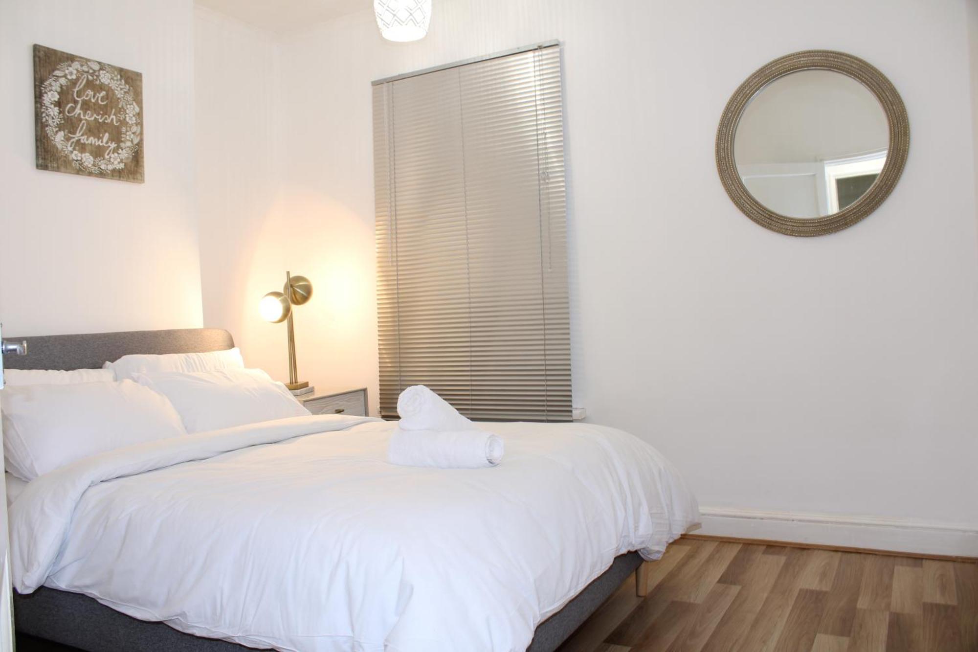 F2S Serviced Apartments 2Bedroom Terrace House With Free Wifi Netflix Suitable For Contractors Walking Distance To Train Station Дарби Екстериор снимка