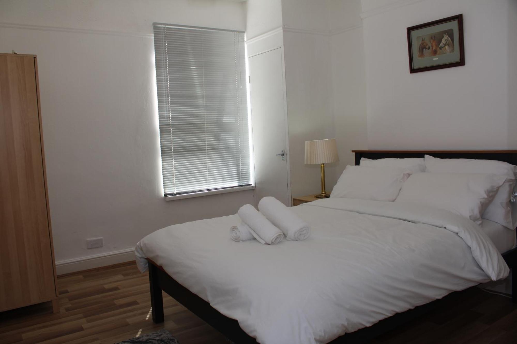 F2S Serviced Apartments 2Bedroom Terrace House With Free Wifi Netflix Suitable For Contractors Walking Distance To Train Station Дарби Екстериор снимка