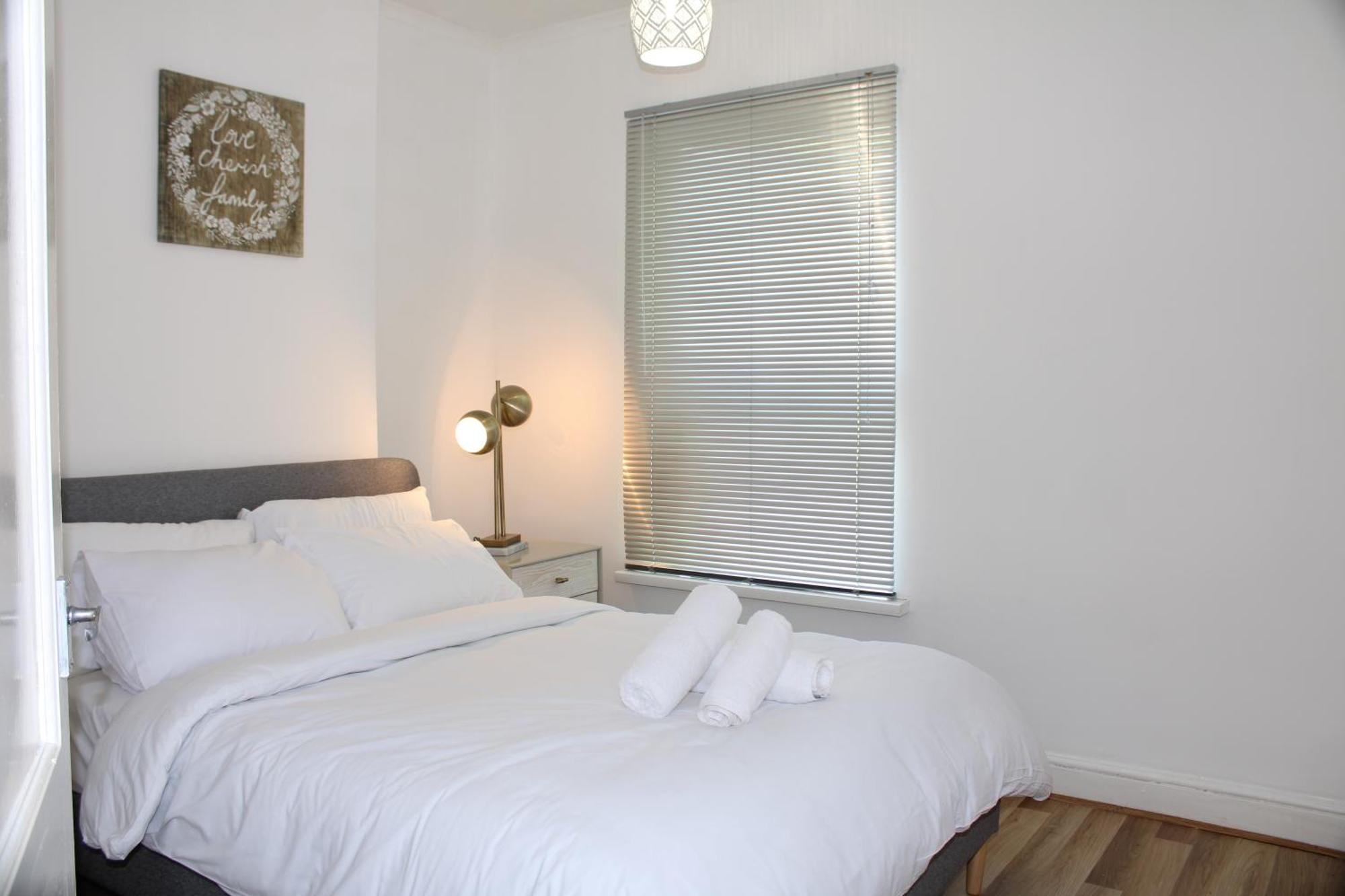 F2S Serviced Apartments 2Bedroom Terrace House With Free Wifi Netflix Suitable For Contractors Walking Distance To Train Station Дарби Екстериор снимка