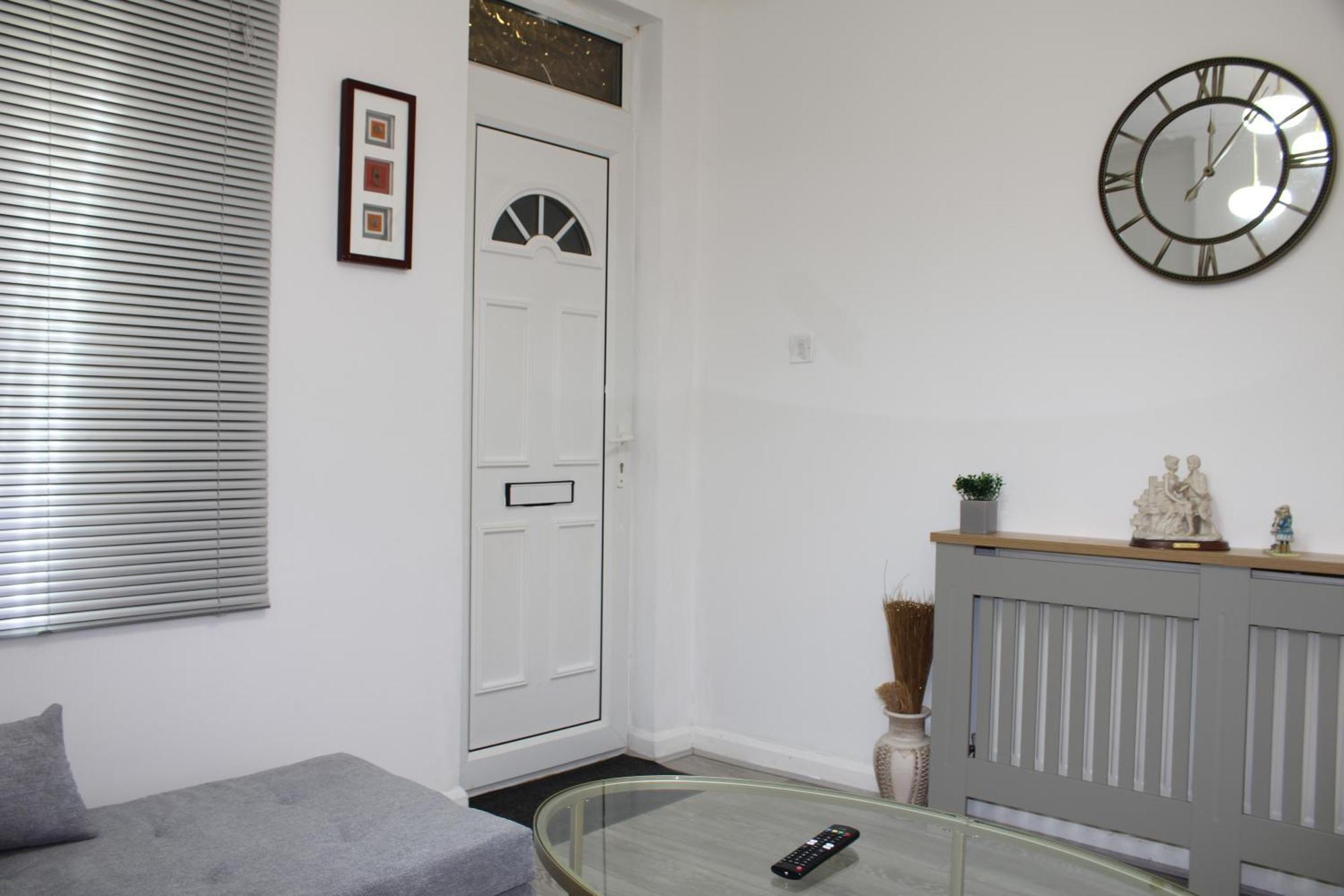 F2S Serviced Apartments 2Bedroom Terrace House With Free Wifi Netflix Suitable For Contractors Walking Distance To Train Station Дарби Екстериор снимка