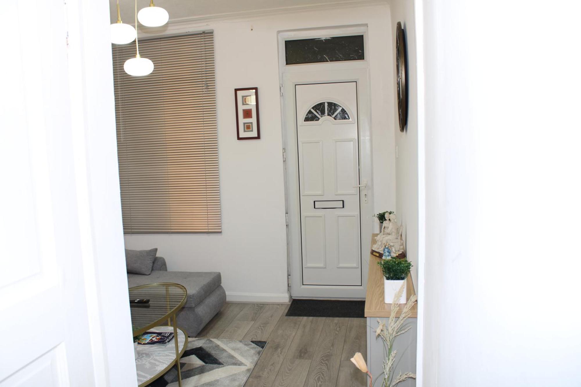 F2S Serviced Apartments 2Bedroom Terrace House With Free Wifi Netflix Suitable For Contractors Walking Distance To Train Station Дарби Екстериор снимка