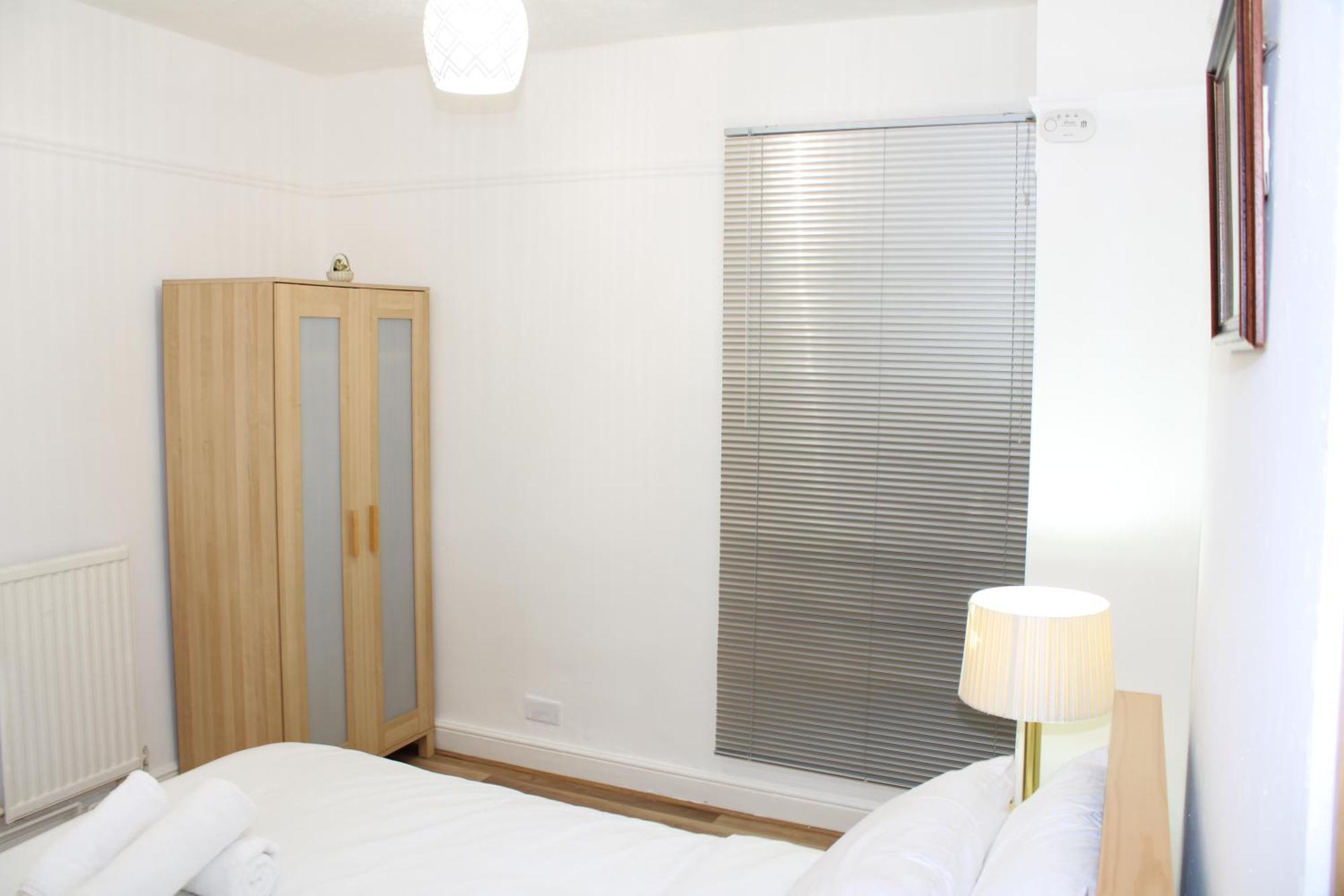 F2S Serviced Apartments 2Bedroom Terrace House With Free Wifi Netflix Suitable For Contractors Walking Distance To Train Station Дарби Екстериор снимка