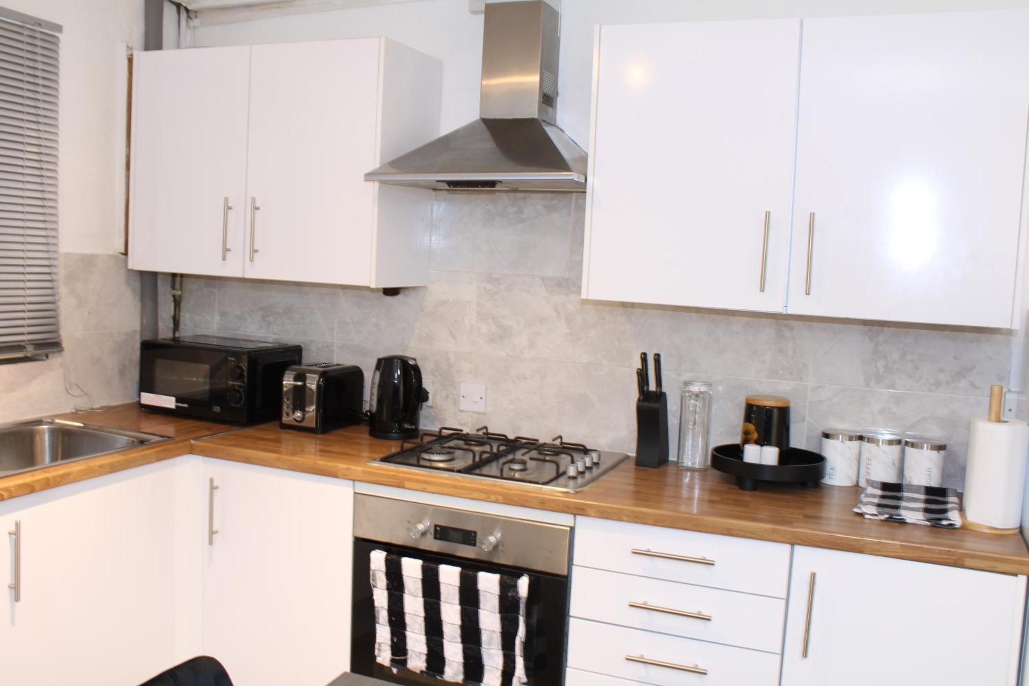 F2S Serviced Apartments 2Bedroom Terrace House With Free Wifi Netflix Suitable For Contractors Walking Distance To Train Station Дарби Екстериор снимка