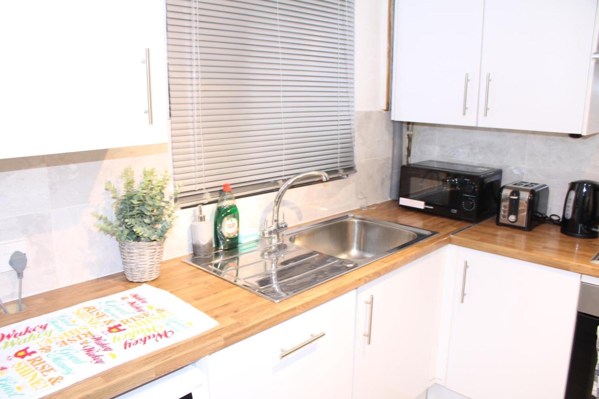 F2S Serviced Apartments 2Bedroom Terrace House With Free Wifi Netflix Suitable For Contractors Walking Distance To Train Station Дарби Екстериор снимка