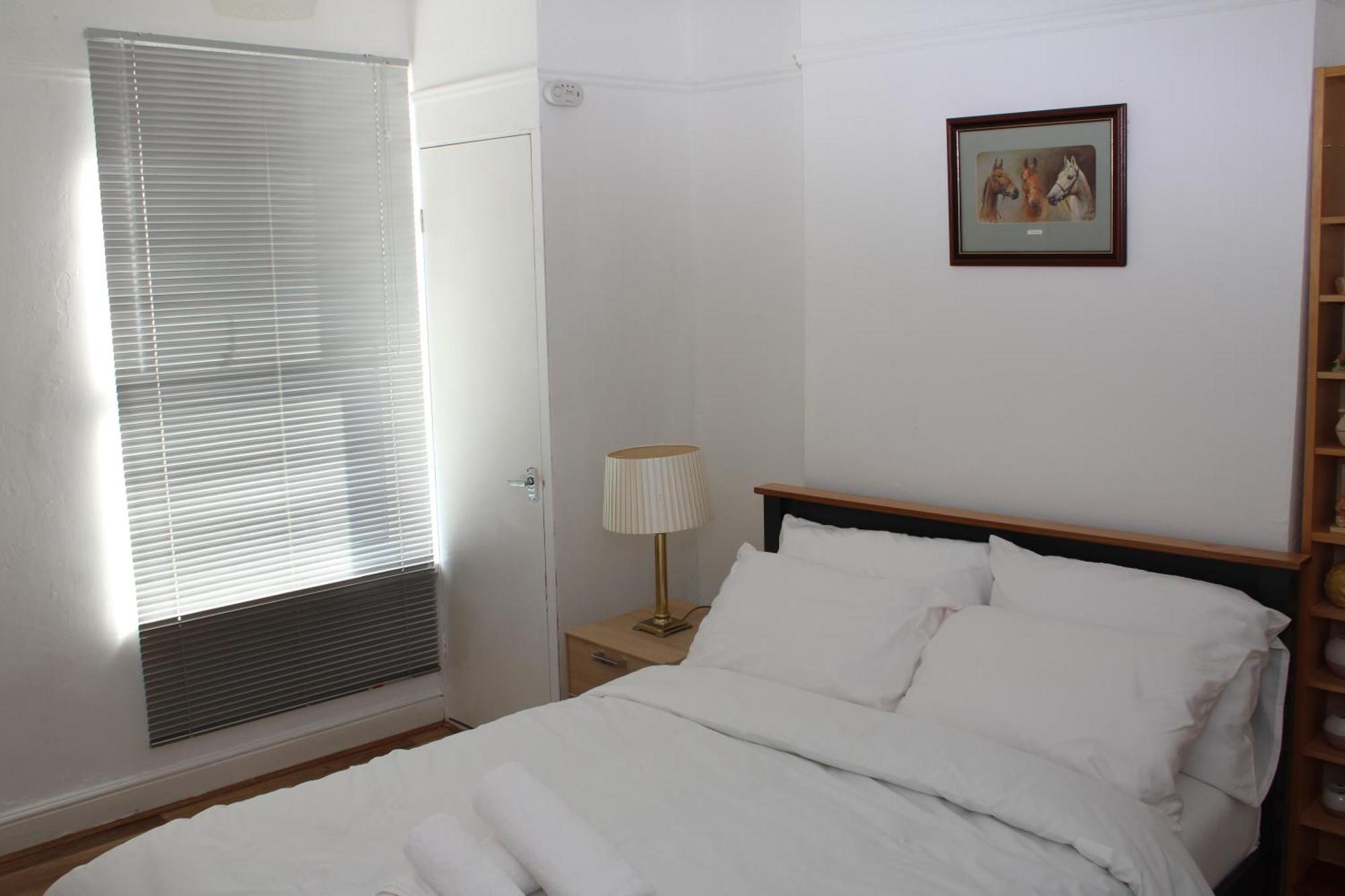 F2S Serviced Apartments 2Bedroom Terrace House With Free Wifi Netflix Suitable For Contractors Walking Distance To Train Station Дарби Екстериор снимка