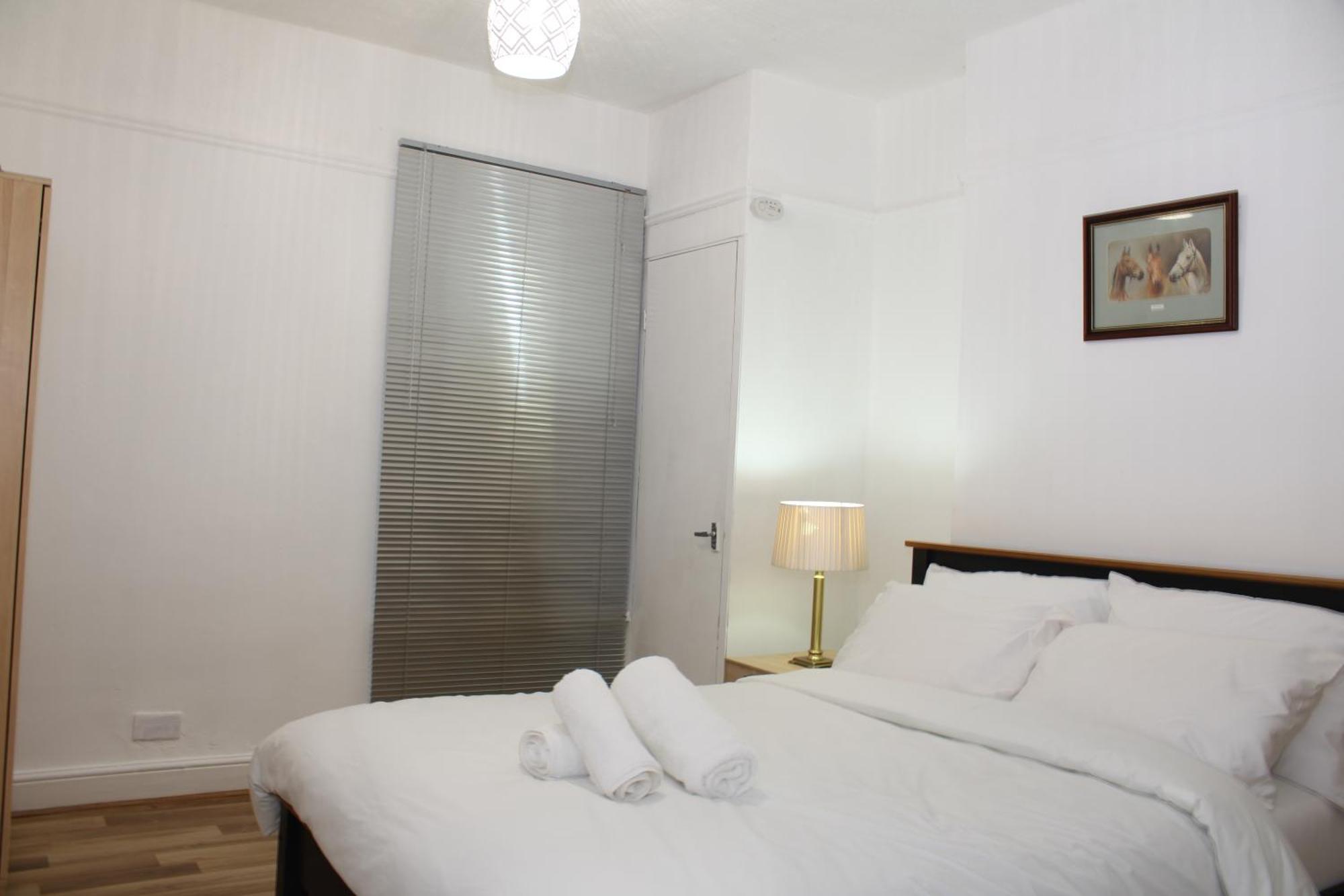 F2S Serviced Apartments 2Bedroom Terrace House With Free Wifi Netflix Suitable For Contractors Walking Distance To Train Station Дарби Екстериор снимка